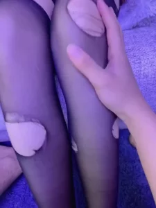 玩弄母狗的美腿，最后射黑丝上（申请论坛验证码）