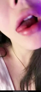 【章哥经典】颜值非常在线的妹妹一对一，巨乳，各种姿势表情诱惑真的绝了