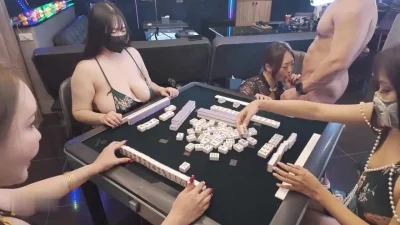 雀神争霸赛看谁能赢得冠军