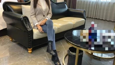 强势插入诱人的小姐姐